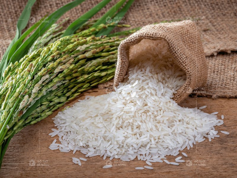 Gạo tượng trưng cho sự sung túc, đủ đầy, ấm no của gia đình