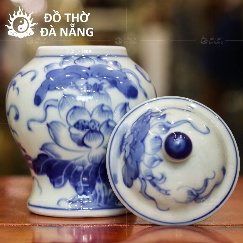 Hai dòng men truyền thống của Bát Tràng trong trang trí bàn thờ cúng
