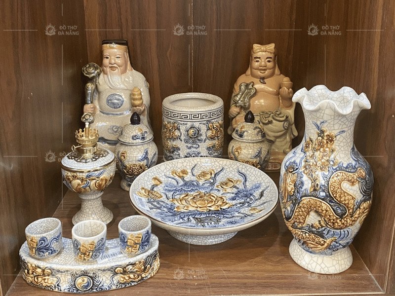 Hũ muối trên bàn thờ giúp xua đuổi tà khí
