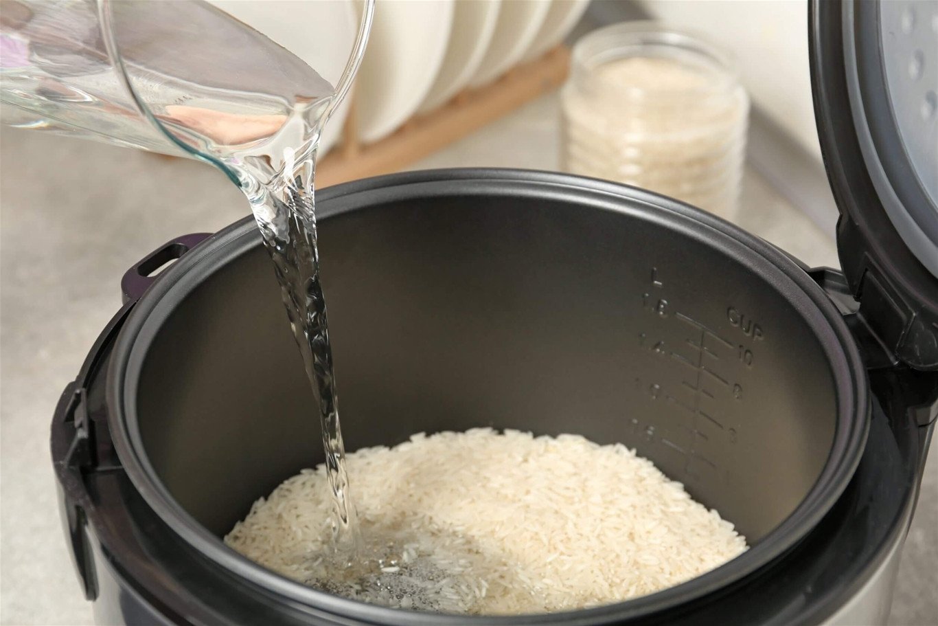 Ngâm gạo lứt bằng nước ấm