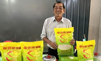 Những bao gạo thành phẩm từ nhà máy chế biến gạo chất lượng cao
