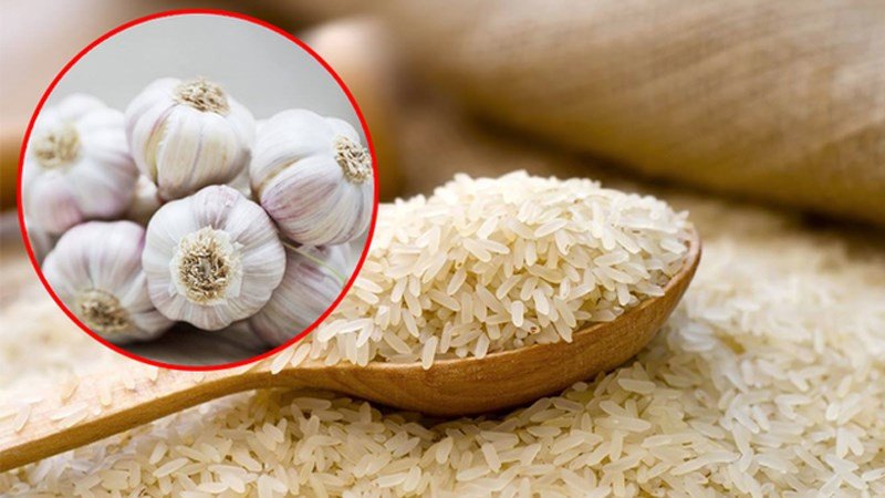 Sử dụng tỏi để bảo quản gạo lứt tự nhiên