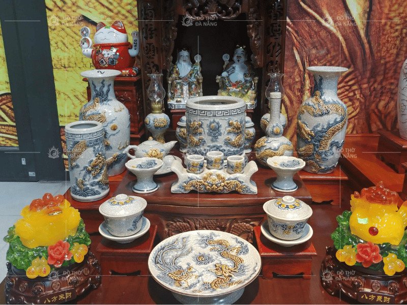 Vị trí đặt hũ gạo muối nước trên ban thờ Thần Tài – Thổ Địa